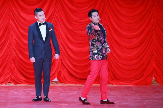 从上世纪90年代开始，蔡国庆始终活跃在各类春晚舞台上
