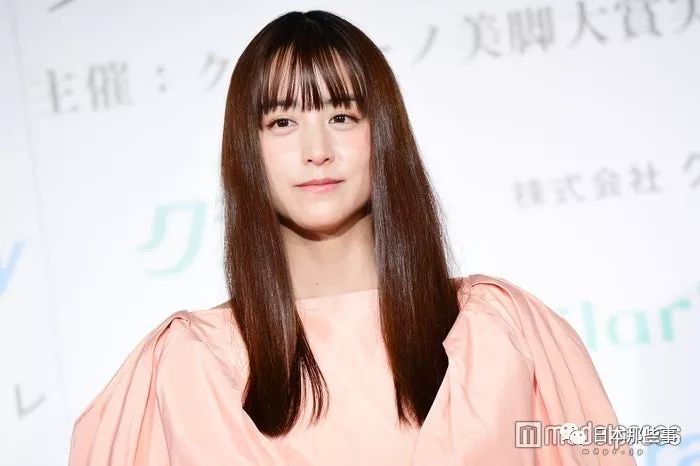 美腿大奖举行颁奖礼 荣仓奈奈山本美月大秀长腿