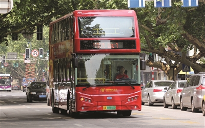 南京双层巴士开通半年遇“尴尬”