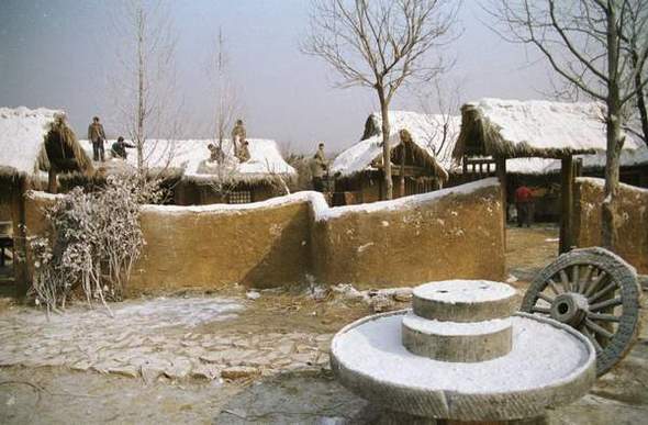 图文:射雕片场传真--白雪皑皑的牛家村