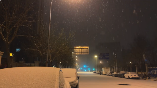 于和伟晒大年初二午夜雪景：我听见了雪落的声音 (http://www.paipi.cn/) 娱乐 第1张