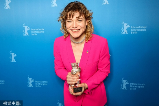 跨性别演员西娅·伊哈凭《直到夜尽头》成为本届柏林电影节主竞赛单元的最佳配角。
