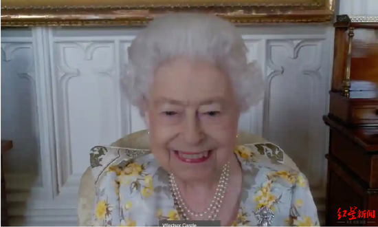英国女王伊丽莎白二世视频连线伦敦皇家医院